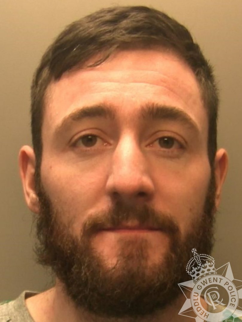 ⁉️ Can you help us find this #Newport man? Shaun Walker, 29, has been recalled to prison. 📱 If you see him, the public are asked not to approach him and to instead call 999. Anyone with any information on his whereabouts can call 101, or send us a DM, ref 24*109553.