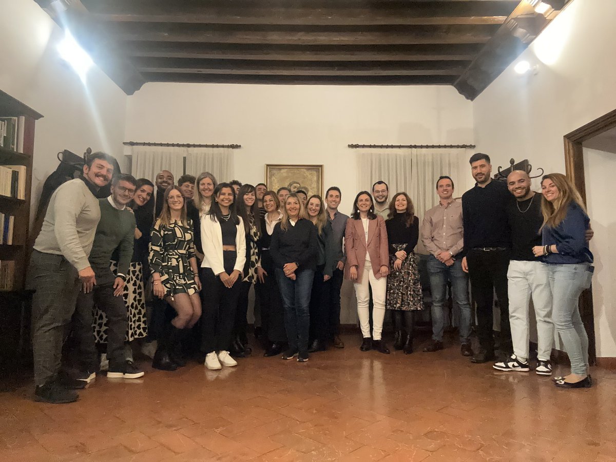febuma's tweet photo. Y por encima de cualquier tecnología…las personas. Gracias a todo el equipo humano que hay detrás de Fodertics 13!. Ya pensando en Fodertics 14! Gracias por todo! @foderticsusal @irenearenal #fodertics13 #equipofodertics https://t.co/BieEe2X4aX