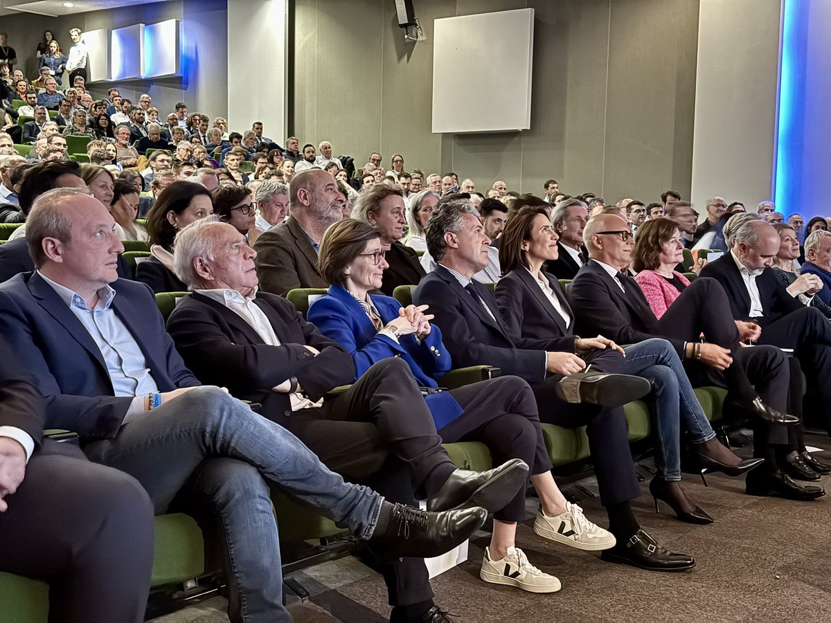 Avec @EPhilippe_LH et @ValerieHayer à Besançon : engagés pour la défense de nos valeurs communes, engagés pour une #Europe coordonnée et puissante. @BesoindEurope 🇪🇺