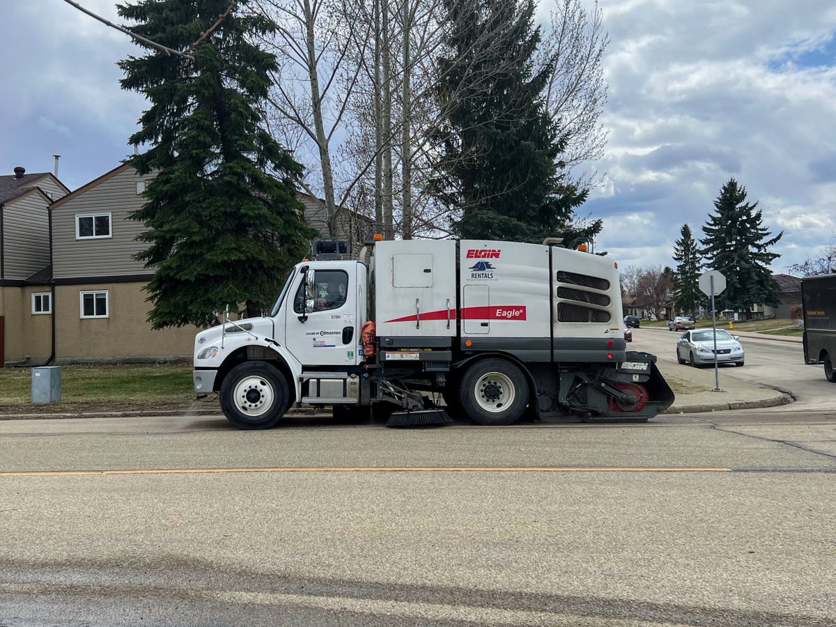 Street sweeping begins April 8! Watch for parking bans and move your vehicle to give crews plenty of room to work as we clear sand and debris from Edmonton’s boulevards and streets.