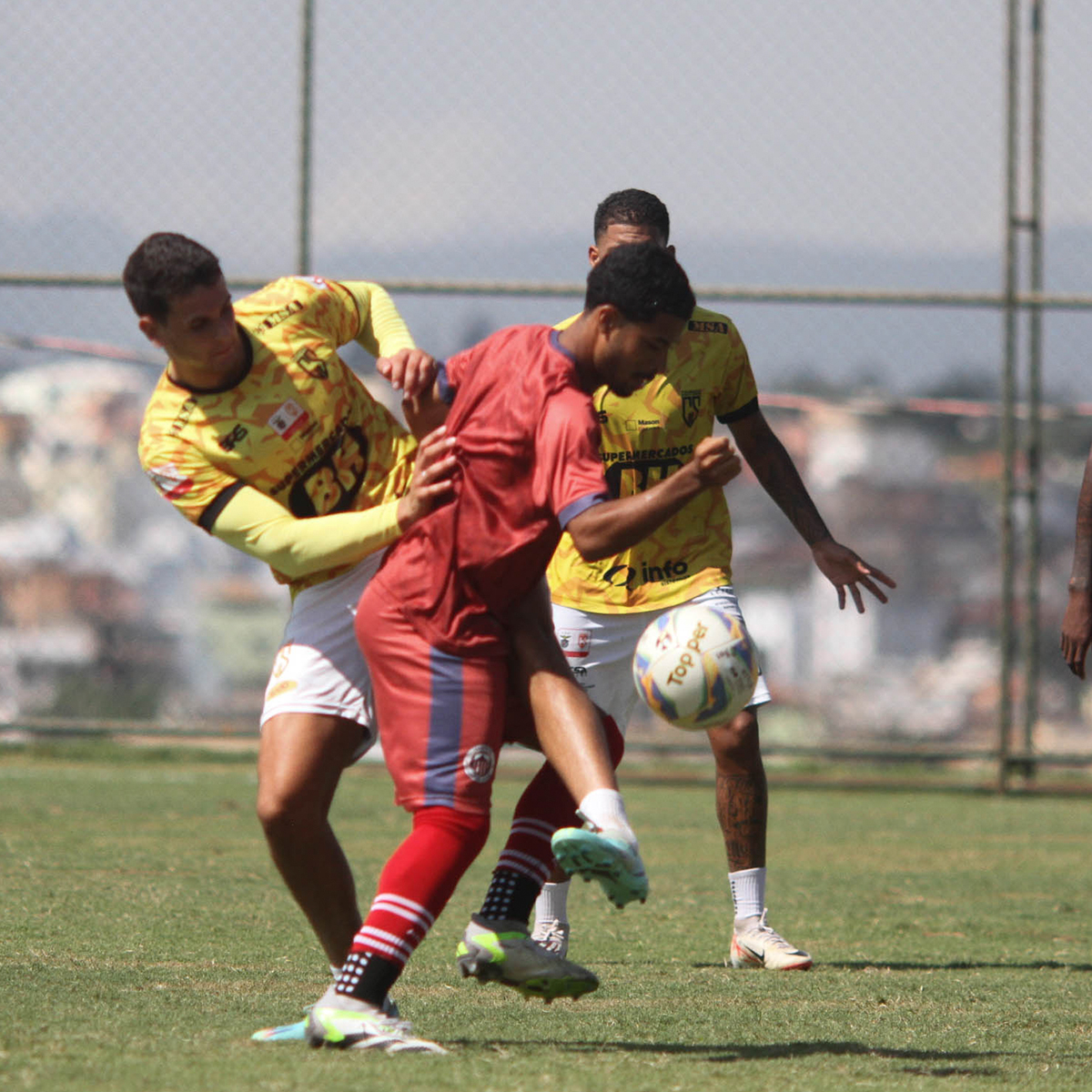 Itabiritofc's tweet photo. Na manhã desta sexta-feira, a equipe Sub-20 encarou o @CoimbraSpts em uma partida amistosa!

O jogo foi bastante equilibrado e acabou empatado por 1 a 1!

Nosso gol foi marcado pelo Alexsander, de falta!

📸 Leo Rodrigues

#GatoDelite https://t.co/AJbdrPZrK0