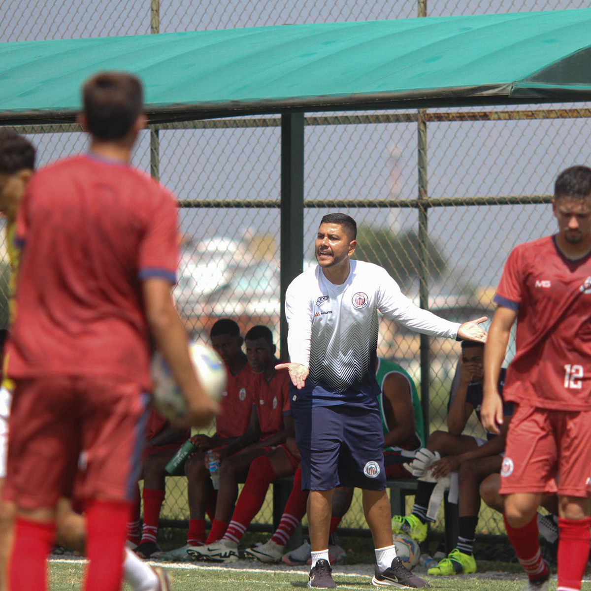 Na manhã desta sexta-feira, a equipe Sub-20 encarou o <a href="/CoimbraSpts/">Coimbra FC Porto</a> em uma partida amistosa!

O jogo foi bastante equilibrado e acabou empatado por 1 a 1!

Nosso gol foi marcado pelo Alexsander, de falta!

📸 Leo Rodrigues

#GatoDelite