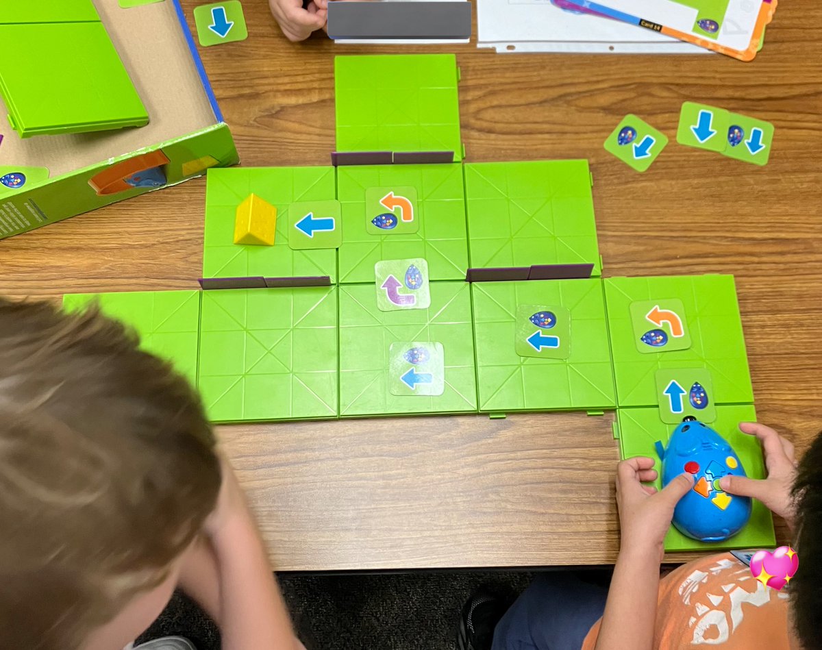 Kindergartners in @mrs_l_cantu’s class at @RAEinKaty practiced their coding skills with @FisherPrice’s Code-A-Pillar App🐛 and @LearningHandsOn’s Code & Go Mouse🐭 #KISDelemtech