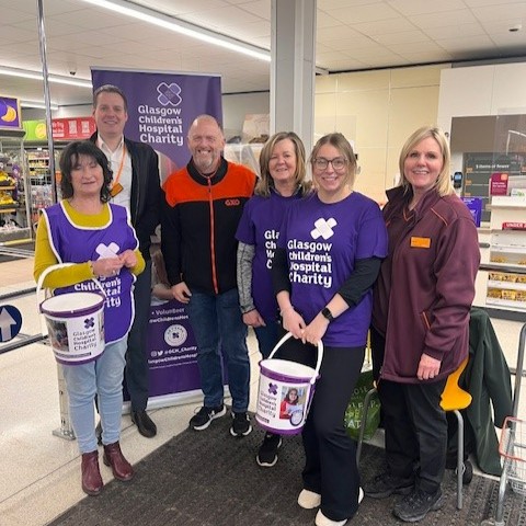Over the past six weeks, our #GameChangers in Langlands Park, UK have been raising money for @GCH_Charity, packing bags at their local @sainsburys. Together, they collected over £7,200 for the organization! 👏🏼