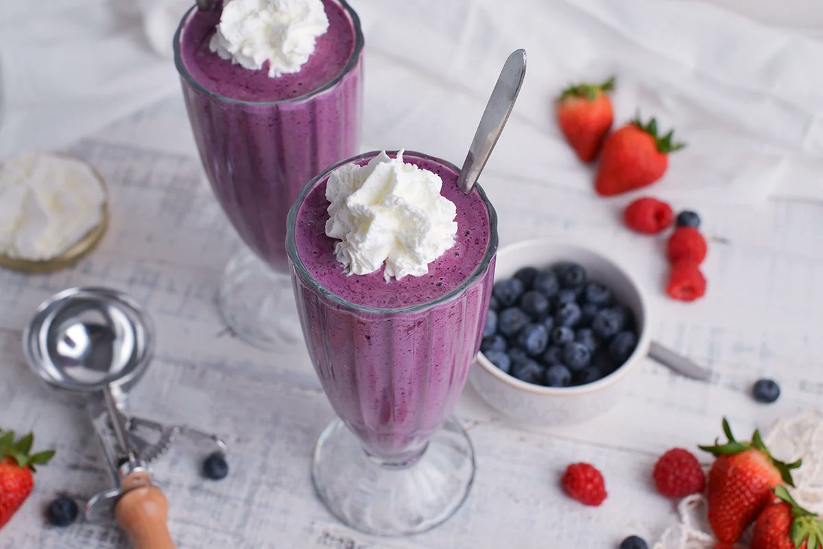 That brightly colored Grimace Shake caught my eye as soon as McDonald’s released it. And my kids were over-the-top about it, too, of course! So I whipped this one up at home and I’m pretty sure you’re going to agree it’s just as good. RECIPE: savoryexperiments.com/grimace-shake-…