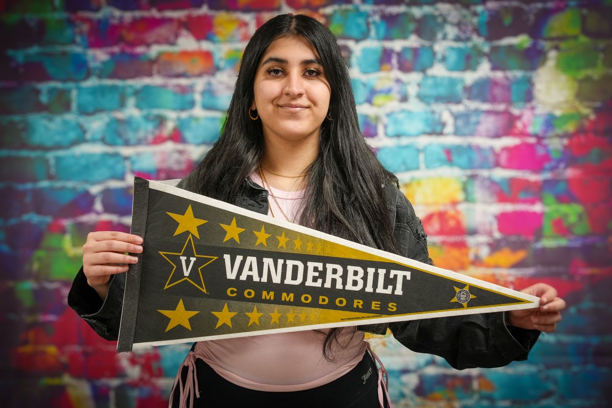 Congratulations @TopFloorSHS & @StratfordStem1 senior, Shanya, for earning a #fullride #scholarship to @VanderbiltU ! Shewas selected for the highly competitive @QuestBridge scholarship & the 1st in #MOBC history to do so. Thanks @GearUPNashville & Shelby Stone for your support!