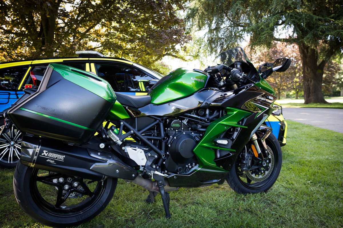 Two arrested and a stolen motorbike recovered ⬇️ Last week we received a report that a motorbike had been stolen from York. Today (Friday 05 April 2024) we sighted it in the Boroughbridge area and arrested two occupants. Read the story here orlo.uk/vVtMo