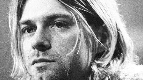 Un día como hoy te recordamos Kurt Cobain, mi generación era bebé cuando partiste en 1994, pero nuestros hermanos mayores y contemporáneos se encargaron de intercambiar discos, playeras, stickers, revistas con tu obra e historia de vida. #BreveBus #CompartirHistoria #Grunge 🎵
