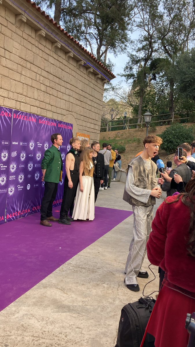 Silvester Belt is shocked that him and Gåte are sharing the purple carpet!