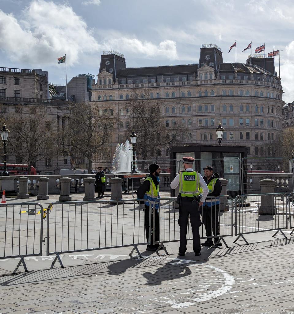 Our specially trained #ProjectServator officers can appear at any time across London, and they're on the lookout for suspicious behaviour, working alongside local security, partners and CCTV. You may see us around the #LLHM24 #LondonMarathon and #Vaisakhi events soon!