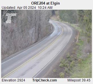 This area ⬇️continues to be under a Winter Storm Warning. Use TripCheck.com to check your full routes. Winter weather is still happening in parts of Oregon. This is a good representation of how dramatically things can change in a relatively short distance. #orwx