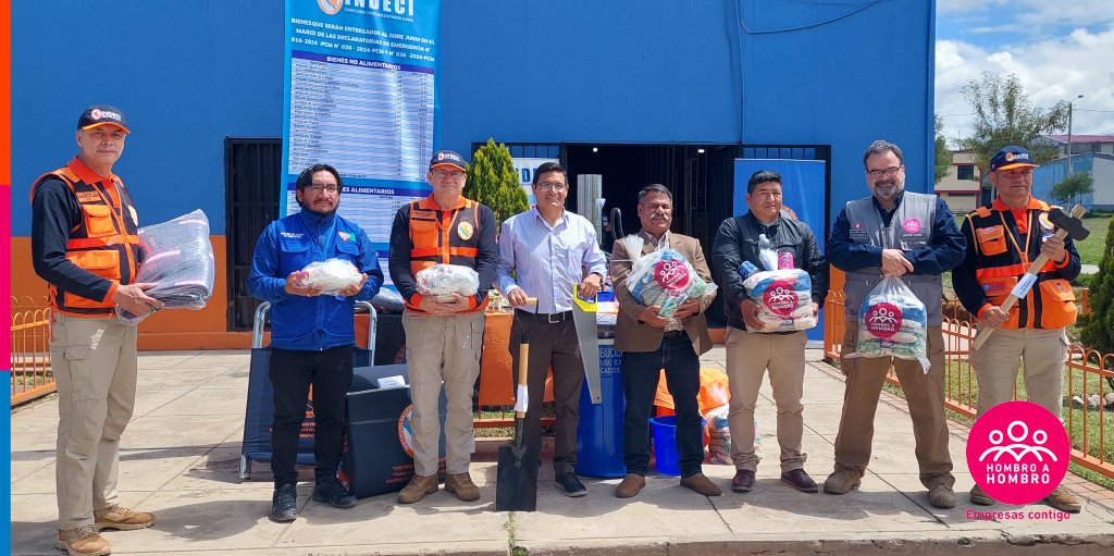 Hombro a Hombro (@hombroahombrope) on Twitter photo 🚛 En Junín, realizamos una entrega de bienes de ayuda humanitaria alimentaria gracias a las empresas <a href="/AAP_Peru/">Asociación Automotriz del Perú</a>, Gloria y <a href="/LATAMAirlines/">LATAM Airlines</a>, y en colaboración a <a href="/indeciperu/">INDECI</a>.
Esto servirá de apoyo a población damnificada por las fuertes lluvias en distintos distritos de la región. 🚛 En Junín, realizamos una entrega de bienes de ayuda humanitaria alimentaria gracias a las empresas <a href="/AAP_Peru/">Asociación Automotriz del Perú</a>, Gloria y <a href="/LATAMAirlines/">LATAM Airlines</a>, y en colaboración a <a href="/indeciperu/">INDECI</a>.
Esto servirá de apoyo a población damnificada por las fuertes lluvias en distintos distritos de la región.