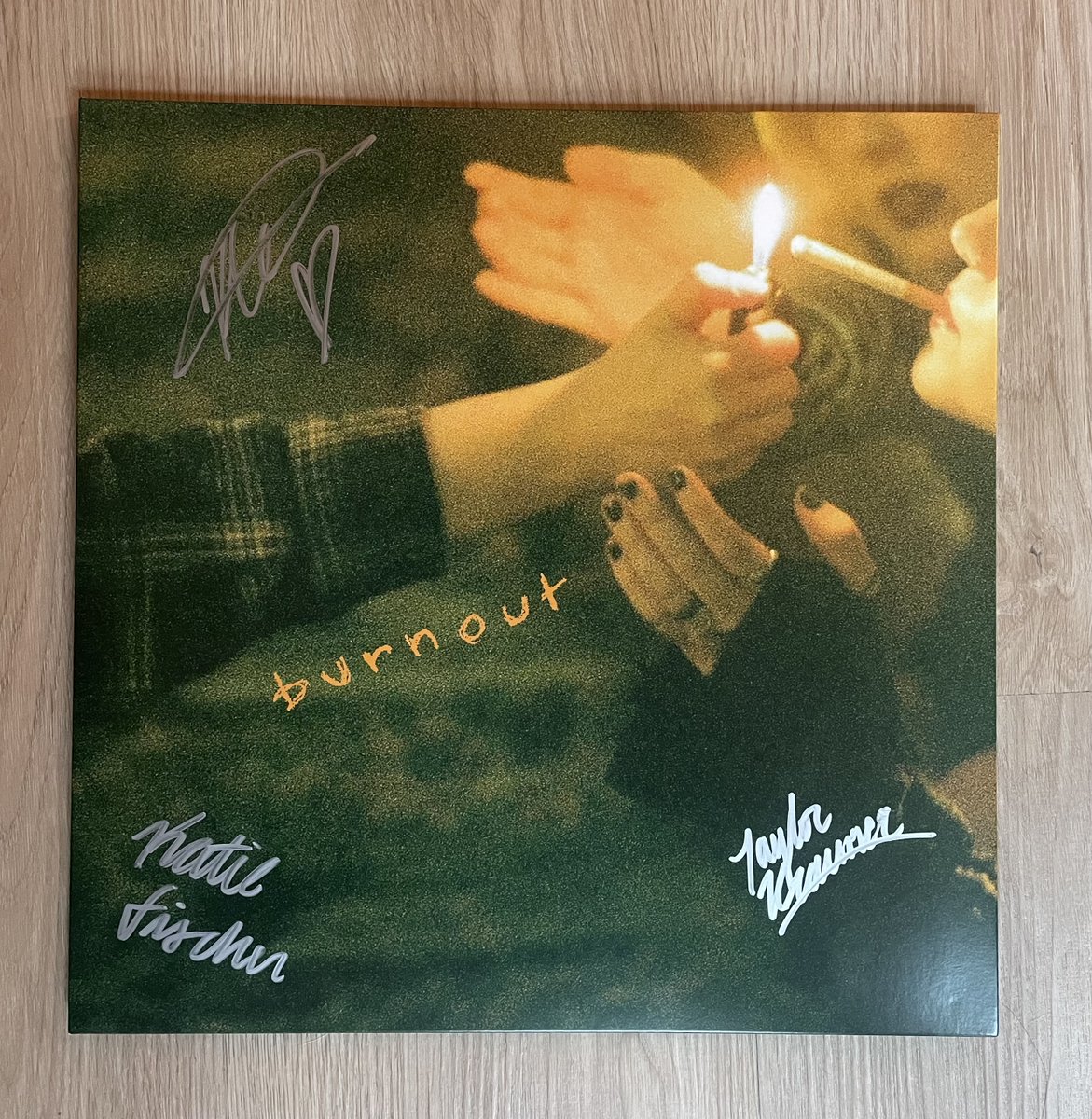 .@vialband signed 20 'burnout' deluxe (bonus flexi, zine, poster) LPs only on @Bandcamp vialband.bandcamp.com/album/burnout