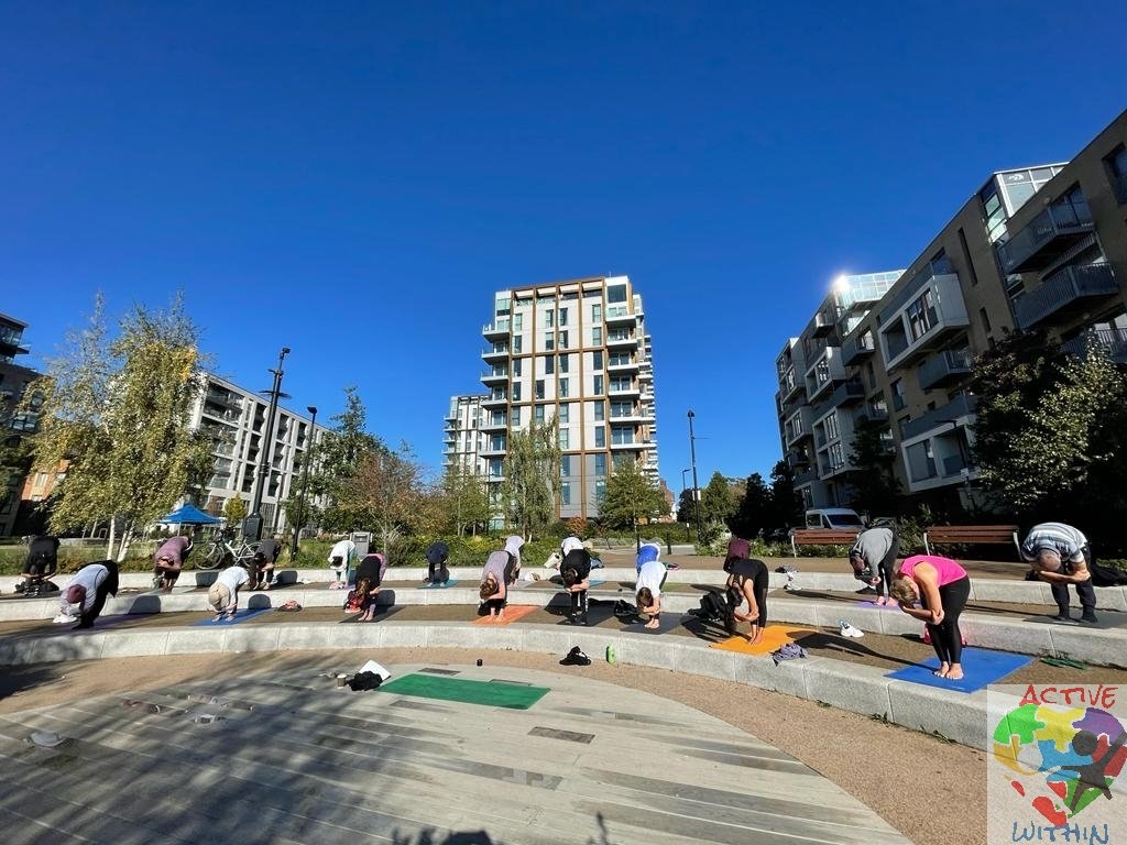 Outdoors!! 😀😀..... Join our Yoga classes every Saturday at 10am. Meeting point: Outside Redmond Community Centre. Let's relax together. #woodberrydown #woodberrydownestate #woodberrydownreservoir #woodberrydownwetlands #manorhouse @NHGhousing @redmond_centre