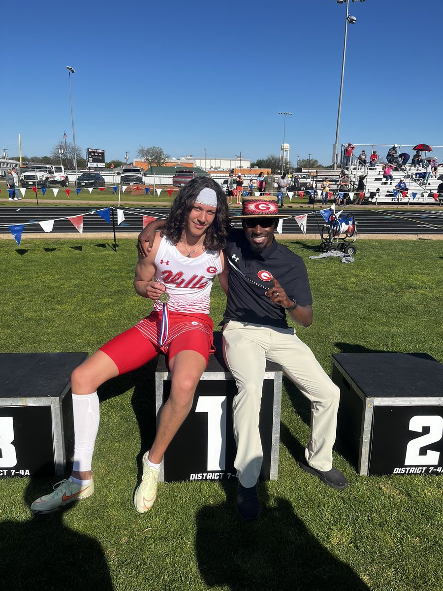 District champion in the 400M‼️all praise to the lord for helping me overcome injury and adversity. On to area! #BeTheStandard @DeontreHaynes @ECUTigersFB @CoachCBolden @mluna408 @dominicquinone5