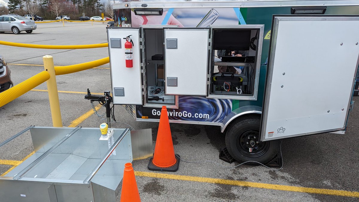 Oh. My. Goooooooooodness! A water analysis trailer that only takes 18 minutes to set up?!?!?! The tech and water nerd in me is really enjoying this stop on the #cdn24 tour.