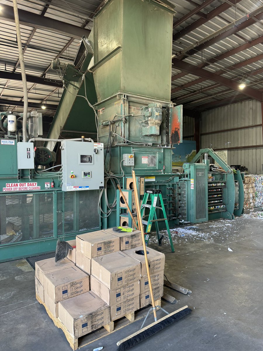 We had a great time at the Rolla Recycling Center today! We got to tour the facility and learn more about the process of recycling. Thank you to all the students who took part in this experience! 

♻️Reduce, Reuse, Recycle ♻️
