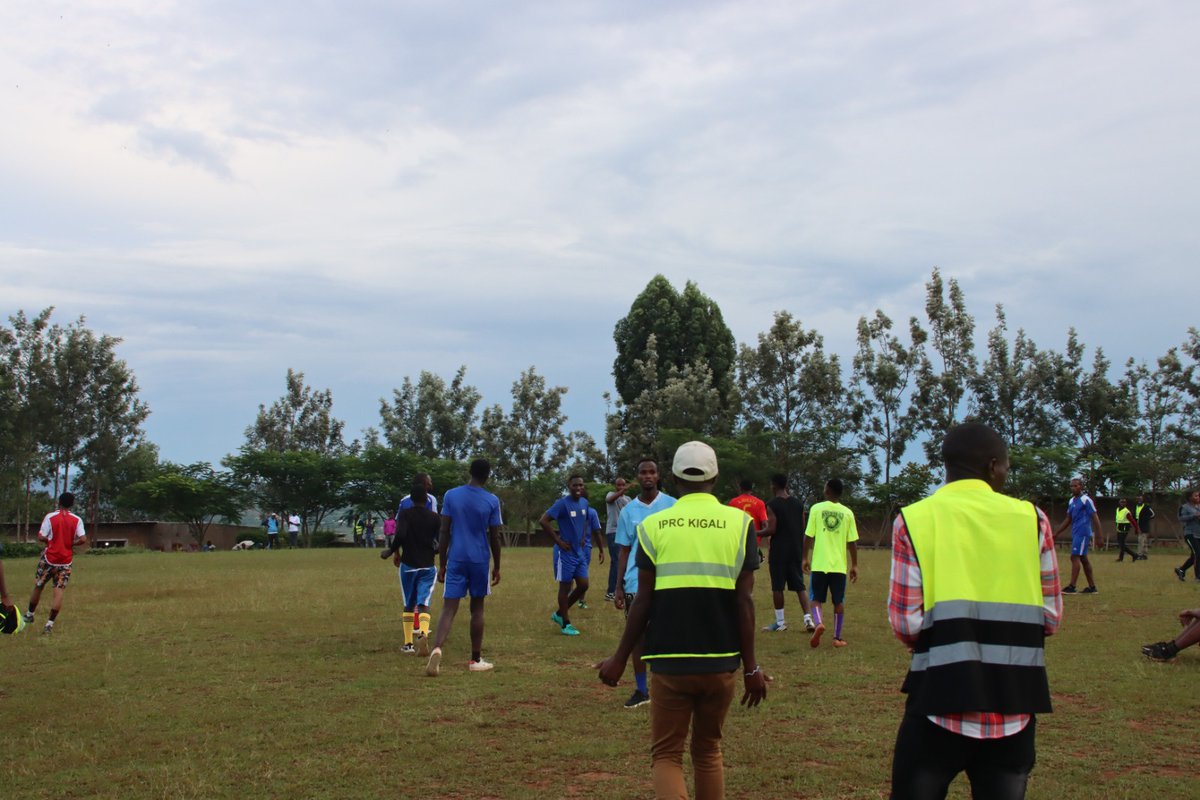 GSF_RC's tweet image. Today, we had the pleasure of hosting Highway engineering students from @IPRCKigali at the Campus. After exploring the construction area(Cycling and pump track) and experiencing the truck race, they show their skills in a fun-filled,friendly match with our staff. #LearningAndFun