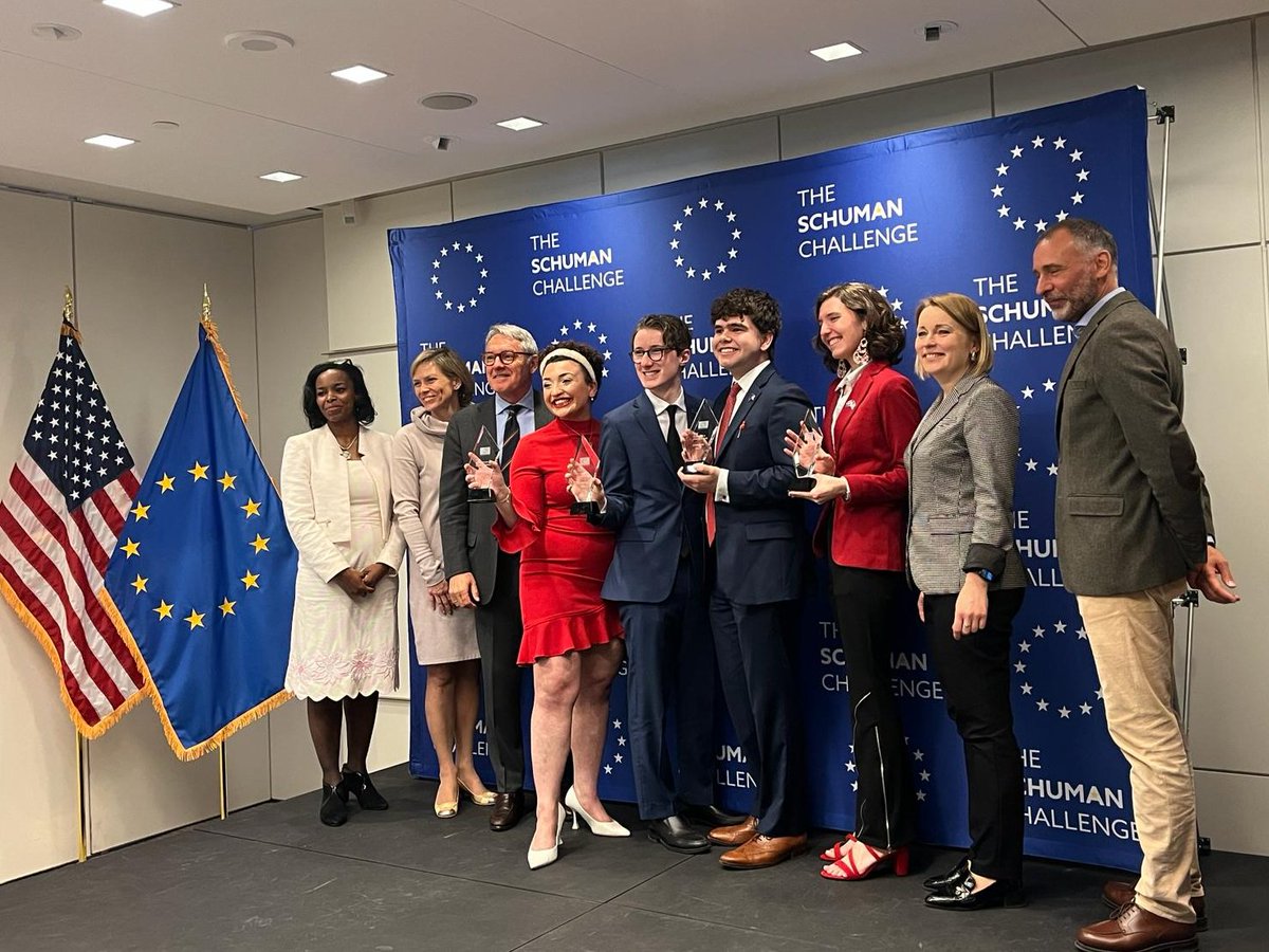 Learning from the next generation! A pleasure to judge my first #SchumanChallenge about 🇪🇺🇺🇸 cooperation in the #LAC region and celebrate the extraordinary winners. Congratulations to @AmericanU for taking first place and impressing us all. I see many bright futures ahead.