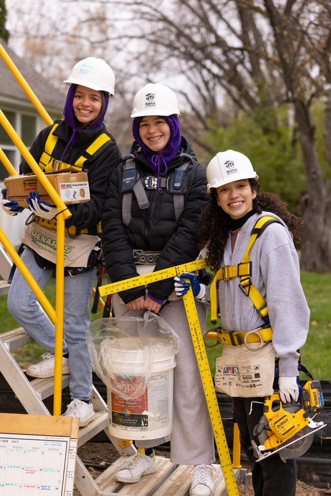 April is Global Volunteer Month and we're celebrating the more than 2,000 Tommies who have put in more than 60,000 hours of volunteer work so far this school year to make our community a better place for everyone! #RollToms #Volunteer stthomas.edu/center-for-com…