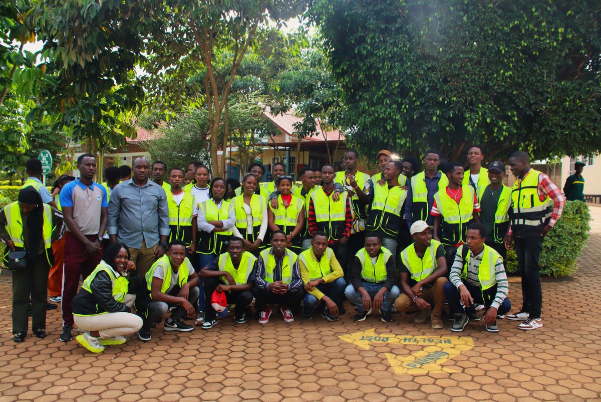 GSF_RC's tweet image. Today, we had the pleasure of hosting Highway engineering students from @IPRCKigali at the Campus. After exploring the construction area(Cycling and pump track) and experiencing the truck race, they show their skills in a fun-filled,friendly match with our staff. #LearningAndFun