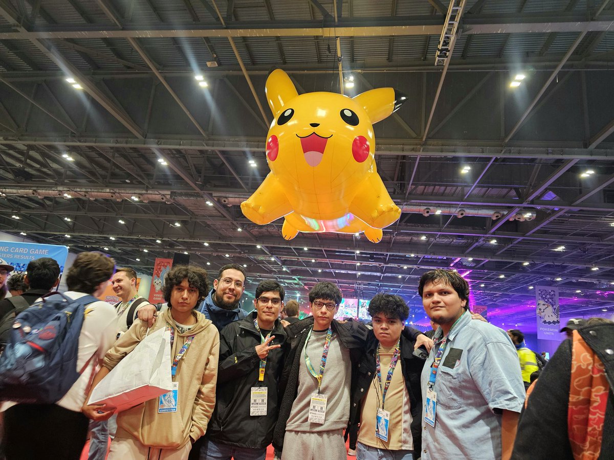 Sin apoyo de organización, solo con huevos y trabajo duro, somos El primer team de LAN en ser top 8. 
LETS GO día 2.
<a href="/ttvSherlock/">Sherlock</a> <a href="/Robinsteven777/">Bertol Steven</a> <a href="/Regi_195/">STMN Regi</a> <a href="/MinatooGG/">MinatoGG</a> <a href="/HitmaaNr/">HitmaN</a>