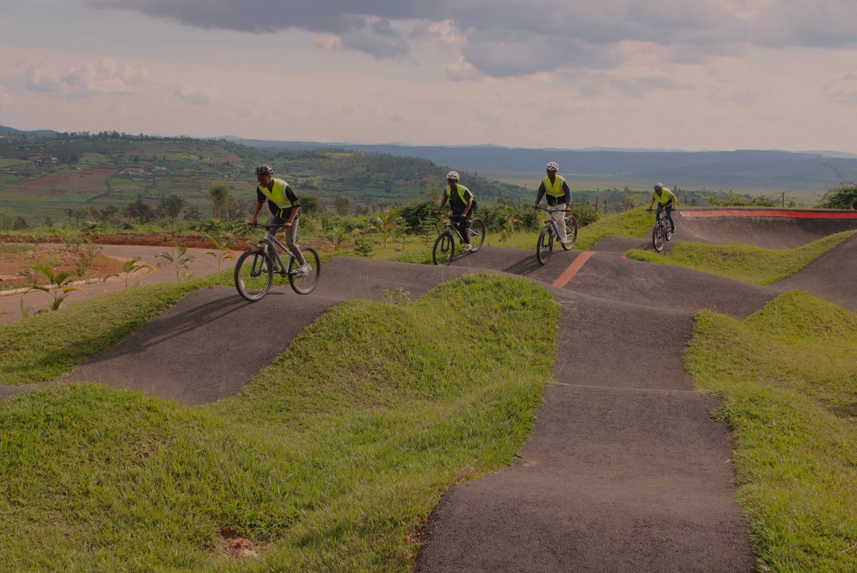 GSF_RC's tweet image. Today, we had the pleasure of hosting Highway engineering students from @IPRCKigali at the Campus. After exploring the construction area(Cycling and pump track) and experiencing the truck race, they show their skills in a fun-filled,friendly match with our staff. #LearningAndFun