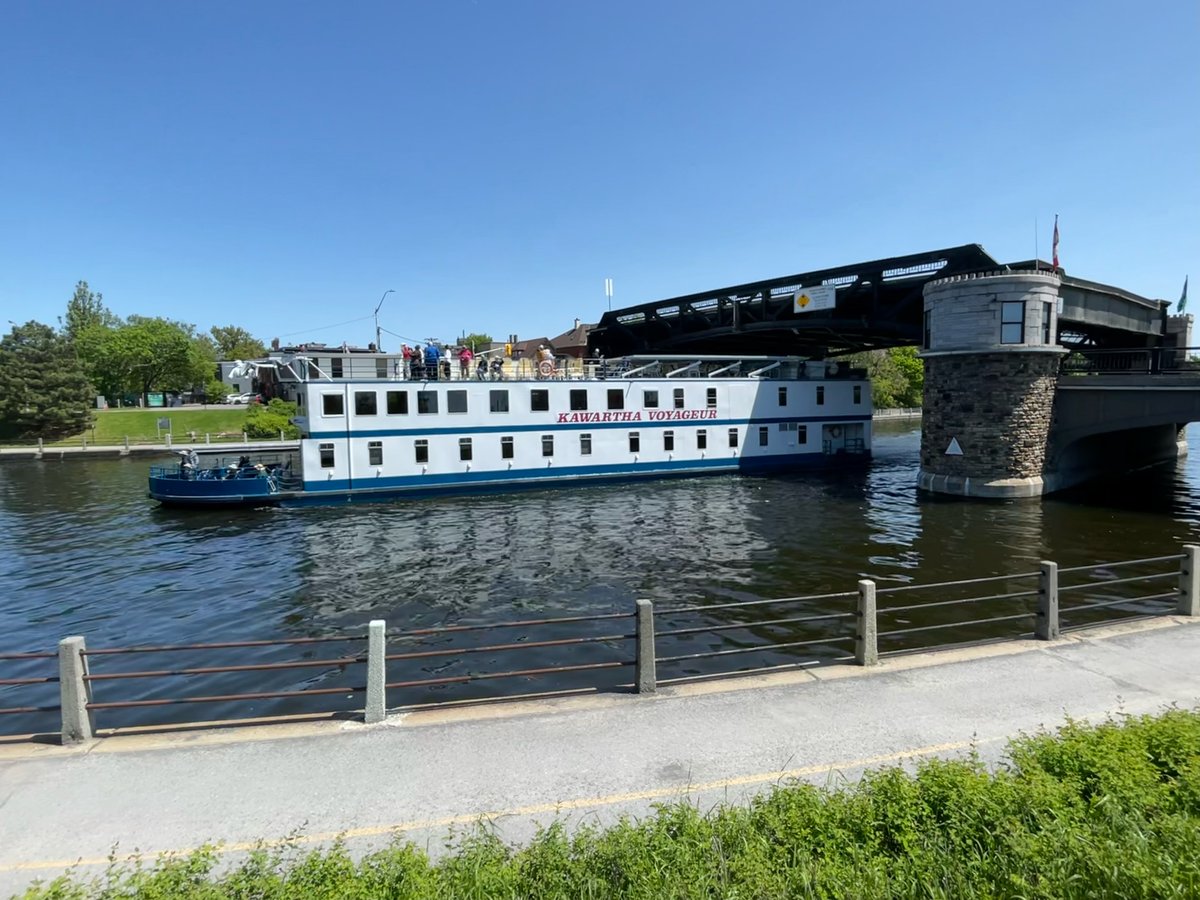 The KV was purpose-built for Ontario waterways.
The wheelhouse is engineered to collapse, allowing the captain to stick his head out of the sunroof to operate the ship. 

#RiverCruise #OntarioWaterways #kawarthavoyager