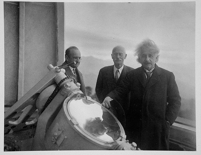 Almost 105 years ago, the recorded bending of starlight by the Sun during a solar eclipse helped propel Albert Einstein into international renown.  

His fame continued to skyrocket for the rest of his life: 

physicstoday.scitation.org/doi/10.1063/PT…  

#histSTM