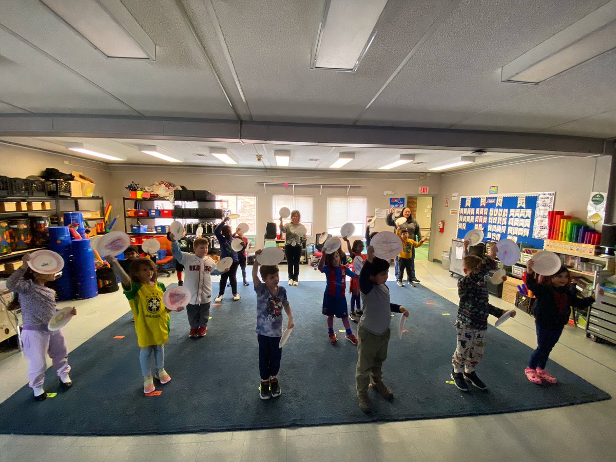 Kindergarten has been learning about the masterwork “Carnival of the Animals” by Camille Saint-Saens. This plate dance is for the Aquarium movement. We heard that this is a SLOW, SMOOTH, song that sounds like the ocean waves and fish swimming HIGH and LOW. @CPSSouthRow