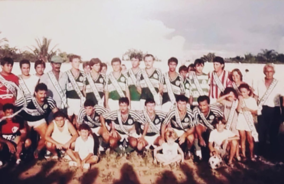 Essa foto circulou hoje e traz uma memória muito doce de minha infância num Marizão muito diferente do que temos hoje. O Independente de vovô e vovó que originou o Dino, eu tou ali com a bola com  <a href="/FortunatoJR85/">Fortunato Jr</a> e Tardelly Abrantes, e <a href="/aldeoneabrantes/">Aldeone Abrantes</a> bem no meio.