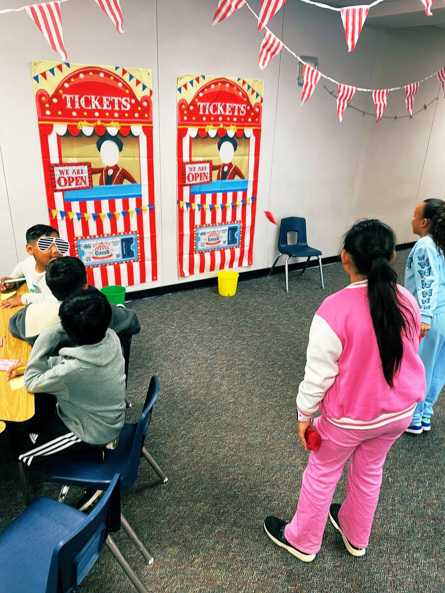 3rd grade 🎪Carnival Reading day! 🎟️(Thank you 3rd grade for letting me be part of this fun day! 🎪🎟️) @TISDRES @TISD_ELAR @TISDMulti