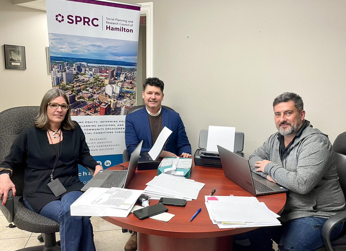 Thanks to @SPRCHamOnt for spending time at my office filing income tax returns for low-income residents. Everyone 18+, even if you have $0 income, should file an income tax return to get the benefits you’re entitled to, like GIS, GST credit, Carbon Rebate & 🇨🇦 Child Benefit.