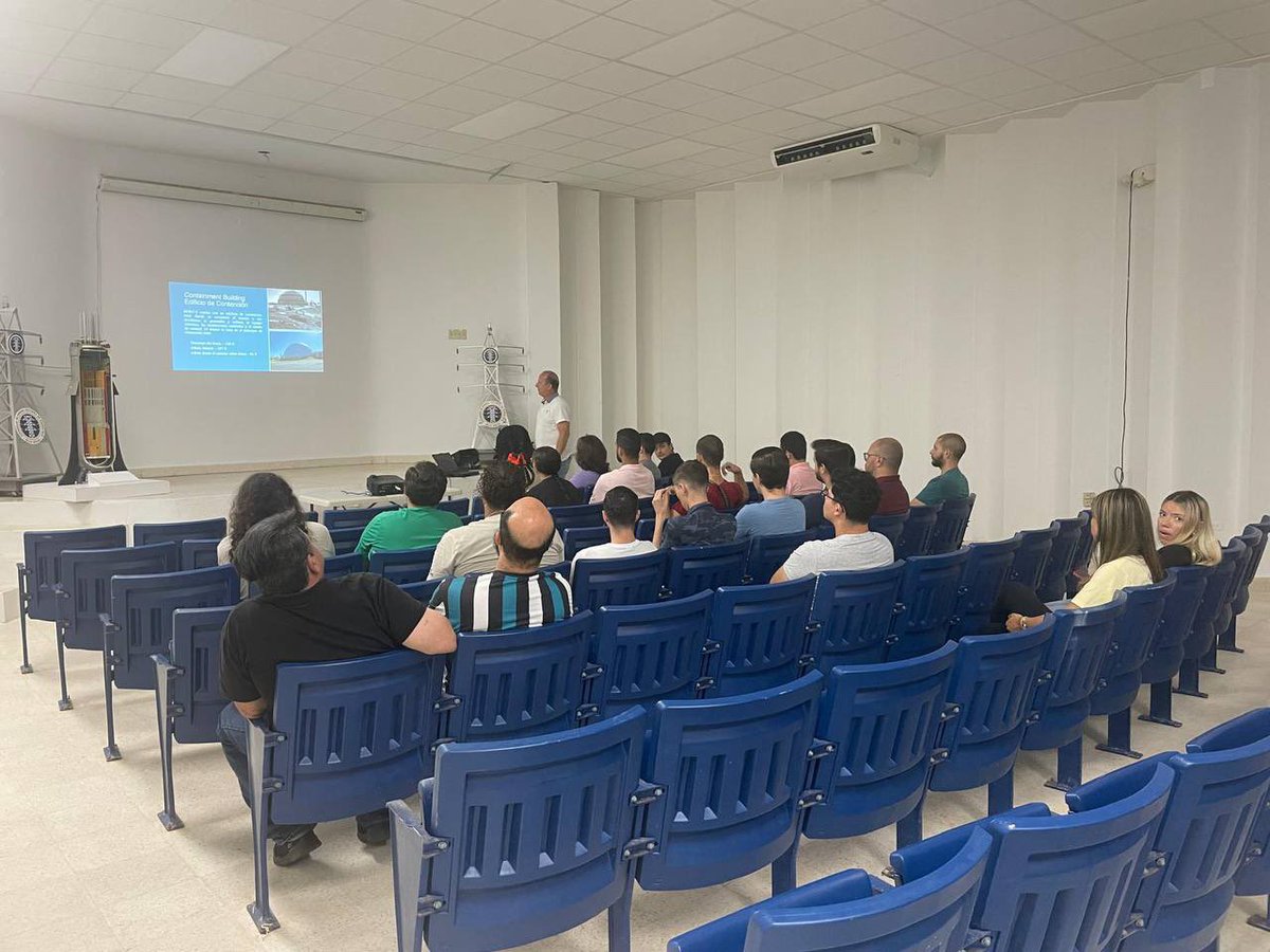 AEE INFORMA | Personal técnico de la AEE recibió a un grupo de estudiantes y profesores de ingeniería de la Universidad de Puerto Rico, Recinto de Mayagüez, así como a miembros de la Comisión Regulatoria Nuclear (NRC, en inglés) en el Museo Tecnológico Dr. Modesto Iriarte