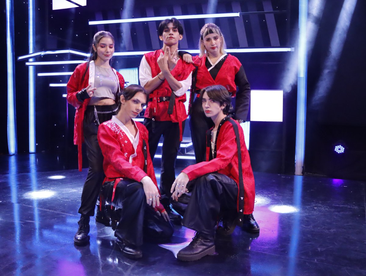 Telefuturo's tweet photo. Hoy se enfrentan #1Vision 🆚 #Moonlight
🤩 Los team vuelven para dejarlo todo una vez más
⚡️ #KwaveKpopChallenge @CocaCola_Py https://t.co/w3fqdfjI6P