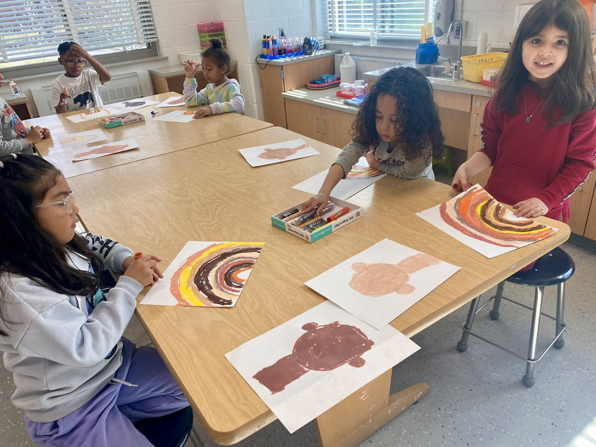 ArtmommaJohnson's tweet photo. Based on the book The Skin You Live In, GBP kindergartners painted beautiful rainbows of skin colors and began a self-portrait using the color of the skin they each live in. Students loved exploring our diversity!
#AACPSVisualArts
#AACPSAwesome
#GBParkAACPS https://t.co/x9mfrOisxZ