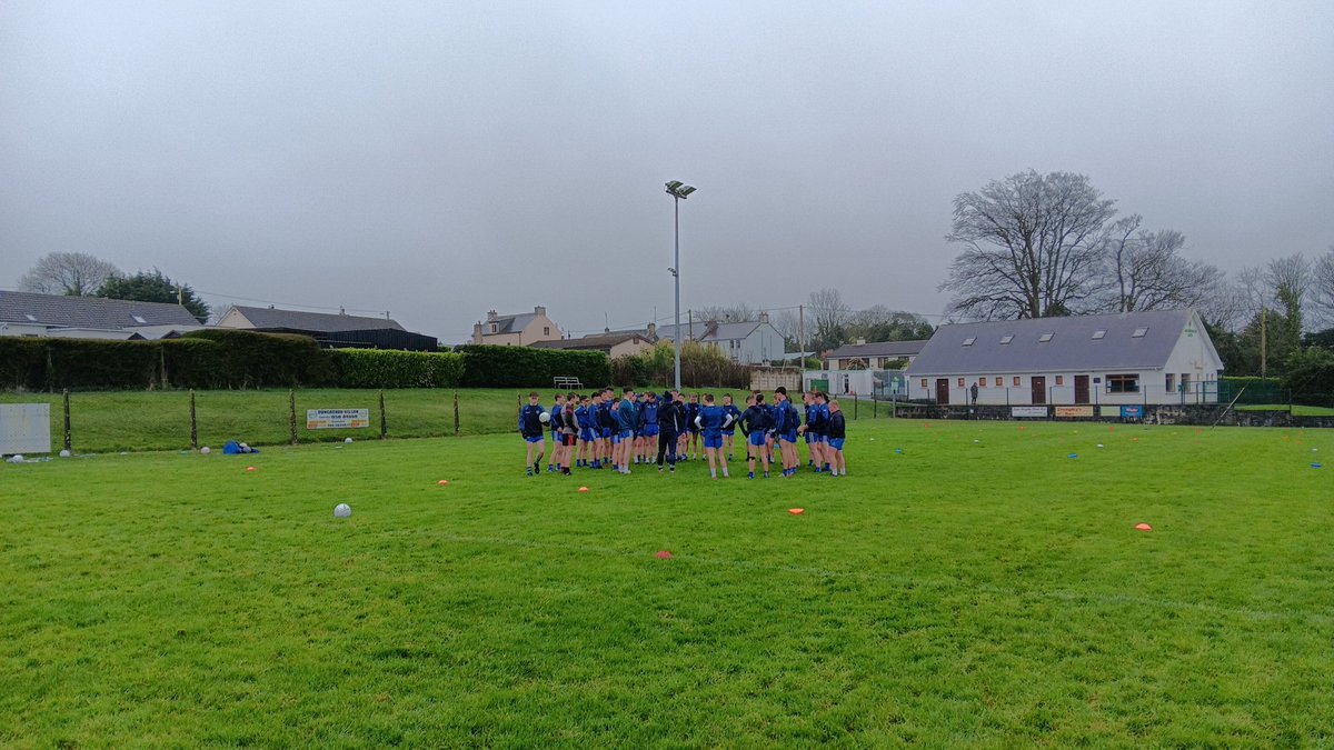 WhelanGavin's tweet photo. Our @WaterfordGAACG U-15 Footballer's braved the testing weather conditions this evening! A huge thanks to @Kill2024 for hosting the training session, great effort from everyone, huge work going on with this excellent group 👍👏🏐⚪️🔵 #DevelopmentSquads #GAA  @WaterfordGAA https://t.co/BhNgdmoNxA