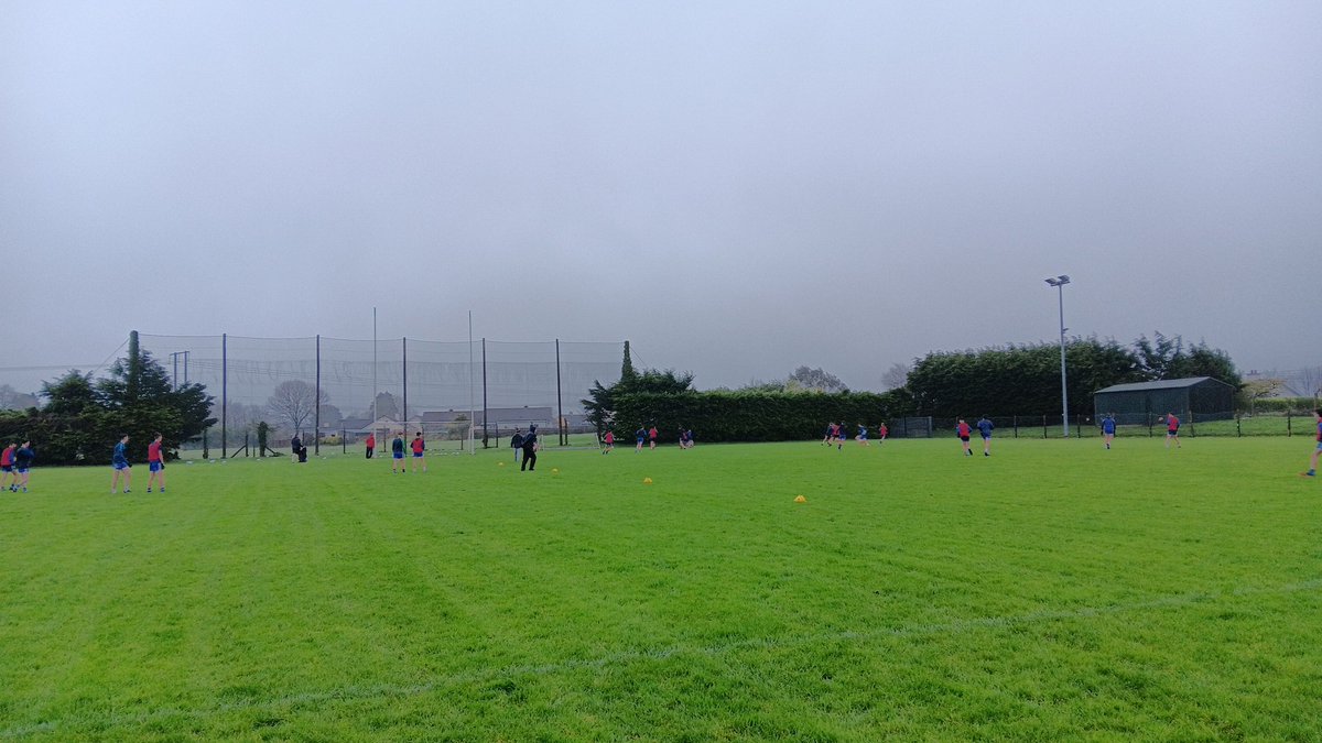 WhelanGavin's tweet photo. Our @WaterfordGAACG U-15 Footballer's braved the testing weather conditions this evening! A huge thanks to @Kill2024 for hosting the training session, great effort from everyone, huge work going on with this excellent group 👍👏🏐⚪️🔵 #DevelopmentSquads #GAA  @WaterfordGAA https://t.co/BhNgdmoNxA