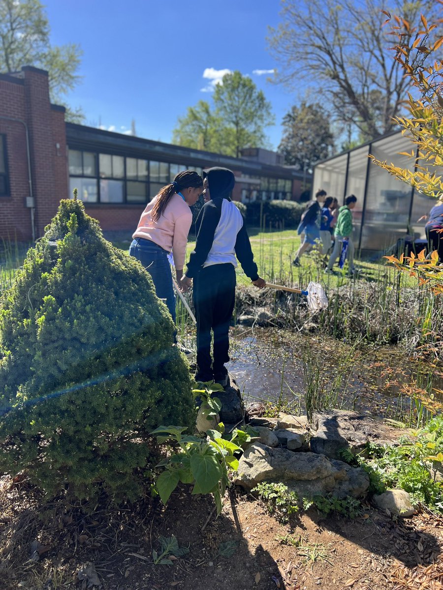 aneWedu's tweet photo. Volunteering and spending time with my “Stinka” sounds like a 2 for 1 special at @GenGreeneGators today!

#STEMFAIR #teachmesomethingnew #unlockpossibilities #dreamdifferent #makeitaneW https://t.co/lGKKO6kGNA