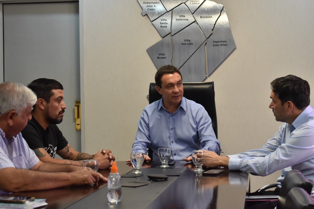 Andreswatsonok's tweet photo. Me reuní con @GildoOnorato, Presidente del Instituto Provincial de Asociativismo y Cooperativismo, y Tony Suárez, Director General de Administración, para profundizar el carácter productivo de la agenda social  y consolidar el rumbo que tomó la articulación del Municipio- https://t.co/9xol5Yzmim