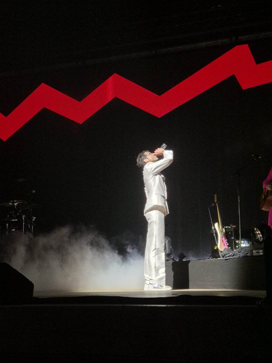 Mika was bloody brilliant as always🥰 

7 outfits &amp; No paino (but the pretend one was just as good)