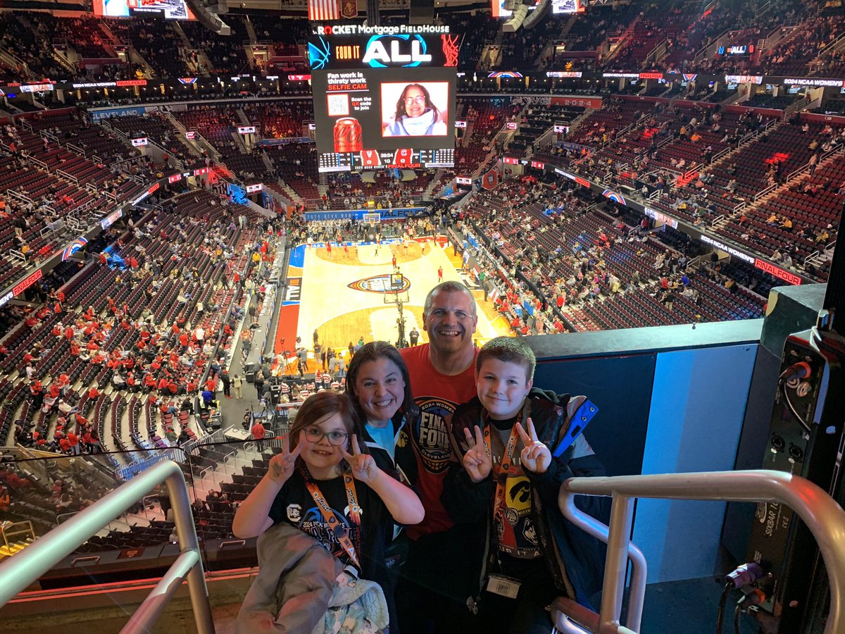 So excited to be <a href="/WomensFinalFour/">Women's Final Four</a> Great weekend for Cleveland! Let’s go!!! #wffselfie