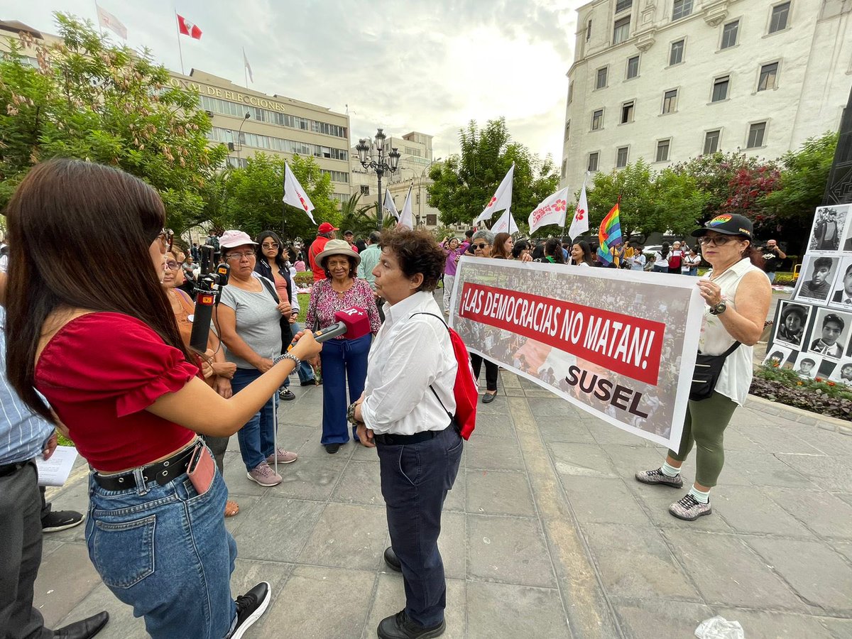 Ya me encuentro en la Plaza de la Democracia, recordando el golpe de Estado fujimorista para repetir que
 ¡Las democracias NO MATAN! 
#FujimoriNuncaMás