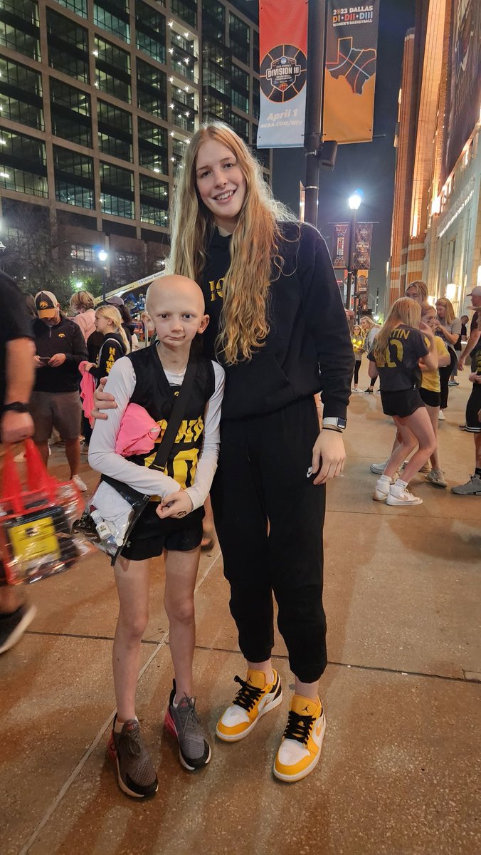 Go #Hawkeyes This #FinalFour thing is a fun habit! #FightForIowa #Back2Back and getting stronger! @avajones_35