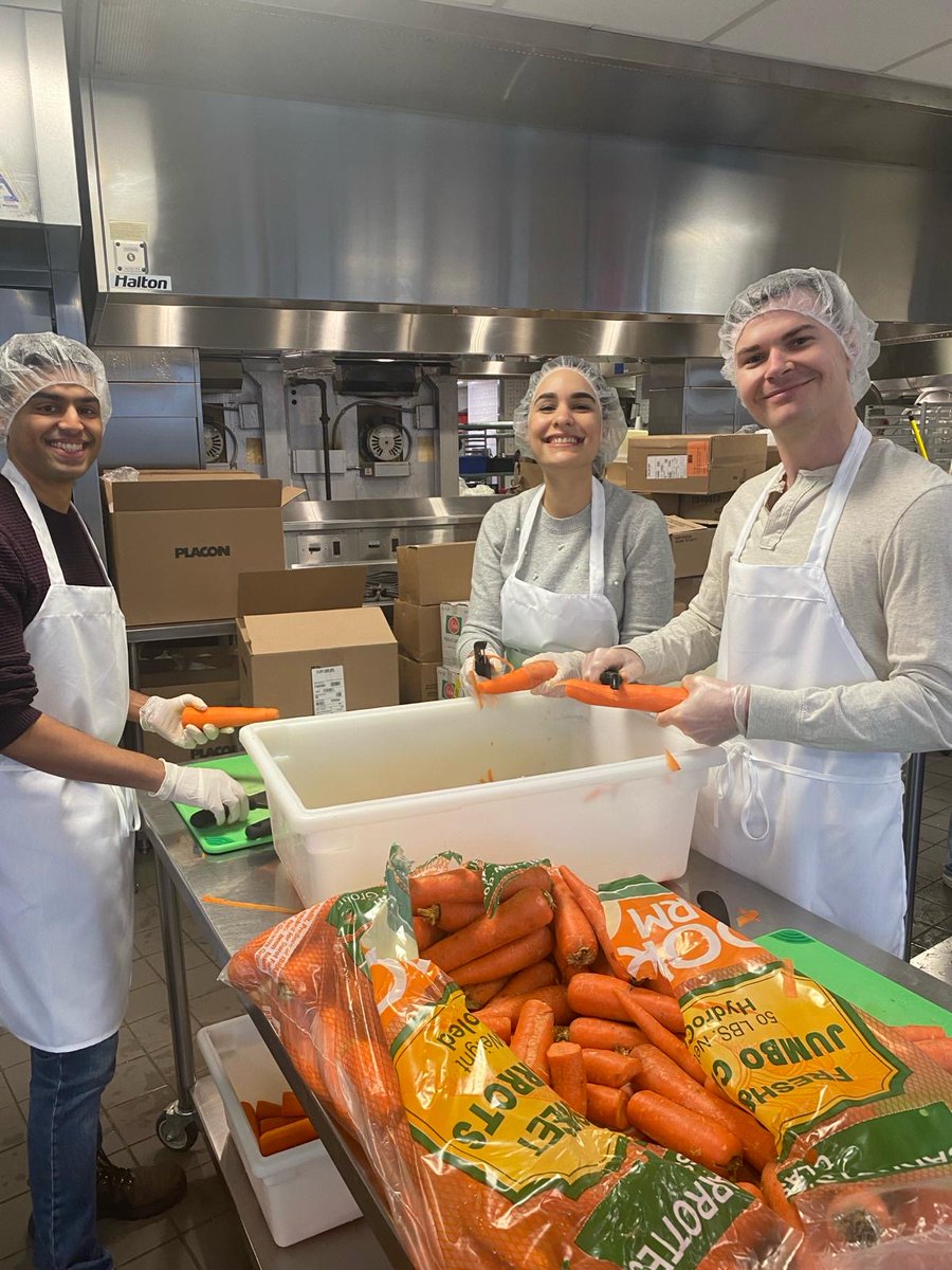Our fellows recently volunteered at @godslovenyc, helping to provide #MedicallyTailoredMeals to New Yorkers living with severe illnesses. #FellowFriday #PCCM