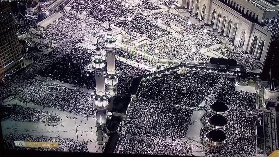alyelbassel's tweet photo. ليلة تاريخية في المسجد الحرام، ليلة ٢٧ في مكة 🕋♥️
"كَأَنَّهُمْ بُنْيَانٌ مَرْصُوصٌ"🤍 https://t.co/MXmRJUh4e7