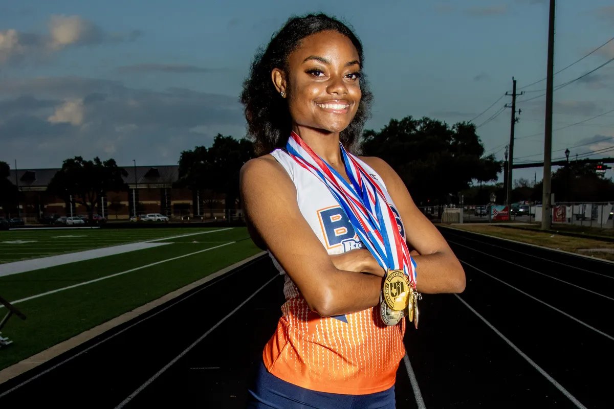FAT BOY’S PIZZA Player of the Month: Hardeman adding onto legacy at Bush🥇 @Amariya_H13: 'Realizing how far I can actually go while training in this program has really changed my perspective.” ✍️ @MatthewOgle777 READ:vype.com/Texas/Houston/…