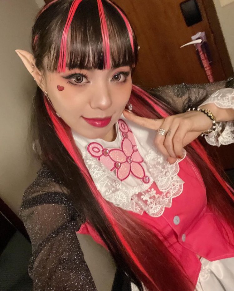 Rollingquartzpr's tweet photo. [#IGArem] 

#Animedetour #monsterhigh #Draculaura #RollingQuartz #롤링쿼츠 #Diadem 
#다이아뎀 #Hyunjung #Jayoung #Arem #Iree #Yeongeun https://t.co/A6u4cZUQ5r