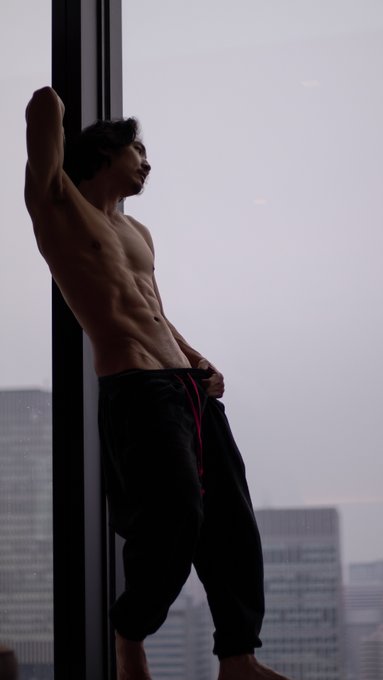 Gloomy days got me like...  Photo by @thekiranoir https://t.co/8HhqPSsFSt<a class="tags" href="/tag/thekiranoir">@thekiranoir</a>