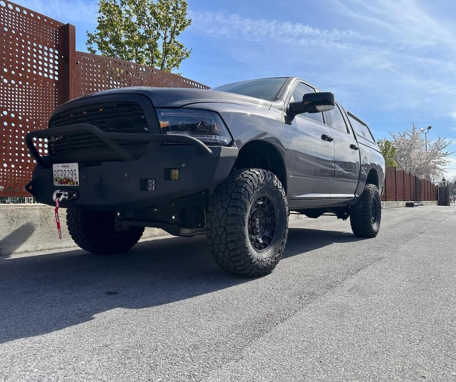 ArmorHammerhead's tweet photo. Check out this rugged beast! Fully geared up with Hammerhead Armor. 
📷 by @justiceoffroad 2014 Ram 1500 Laramie Limited

#hammerheadarmor #steelbumper #madeinamerica #picturesdontdoitjustice #ramtrucks #liftedram #truckgoals #truckstuff https://t.co/8tmVRA1yMe